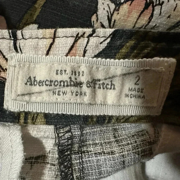 Abercrombie & Fitch Floral Ankle Gray/Green Pants - Size 2 - Picture 8 of 11